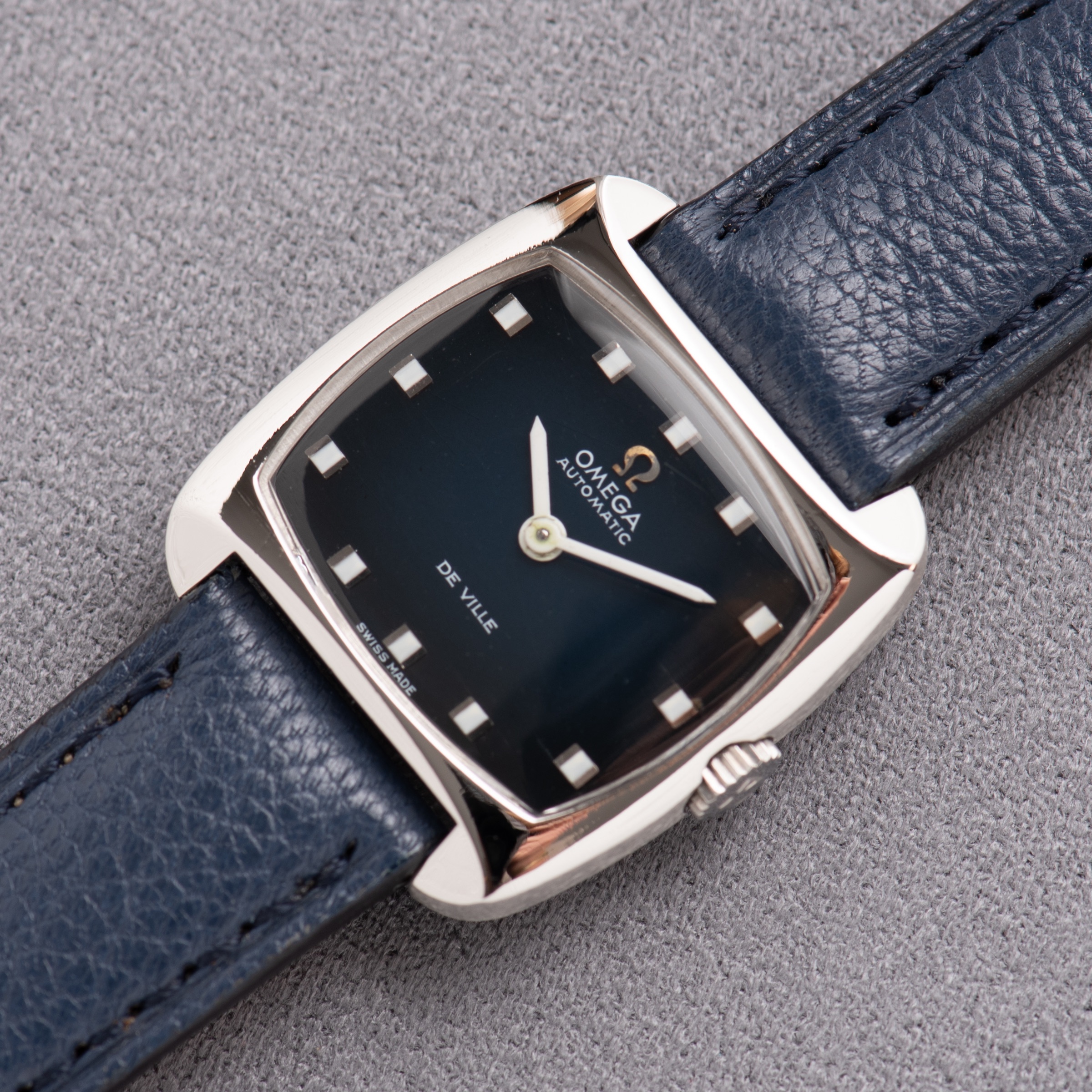 Vue de Omega De Ville Automatic — cadran spider — Réf. 551.045 — 1973